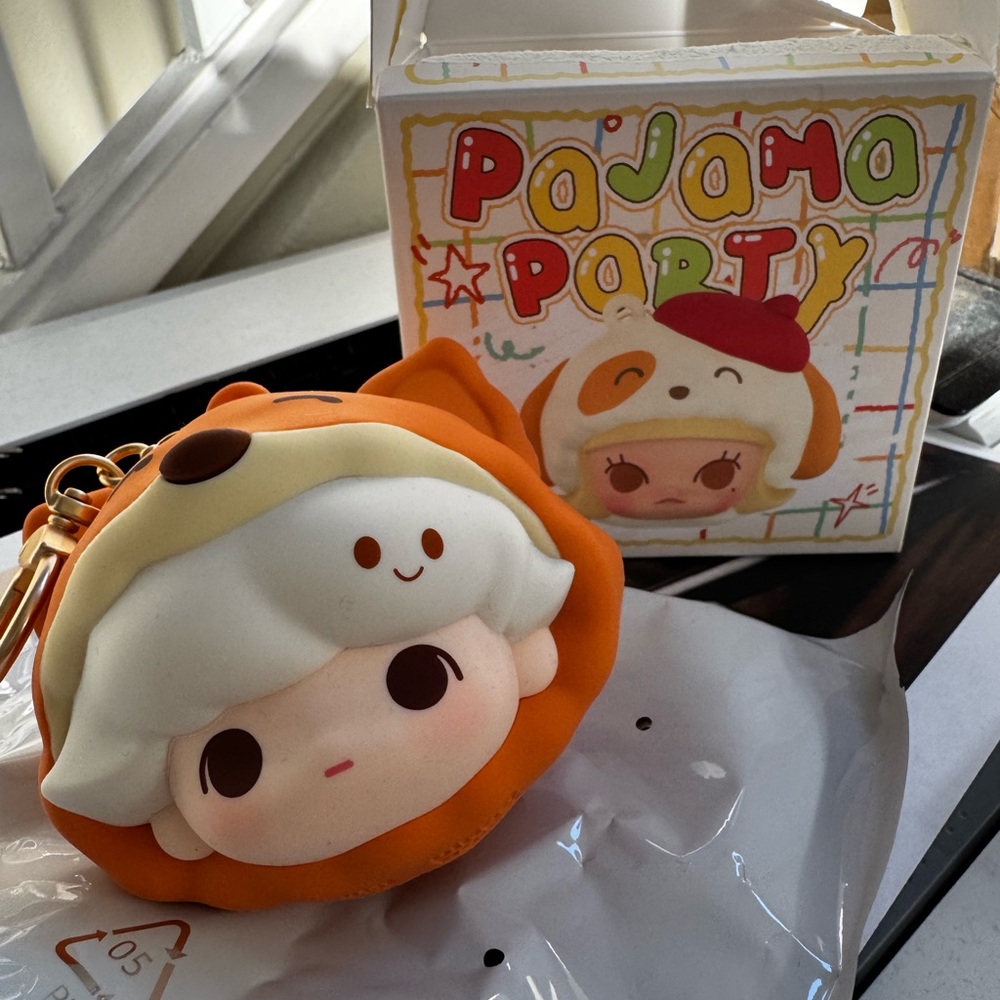 Pop Mart Pop Bean Pajama Party case Dimoo new